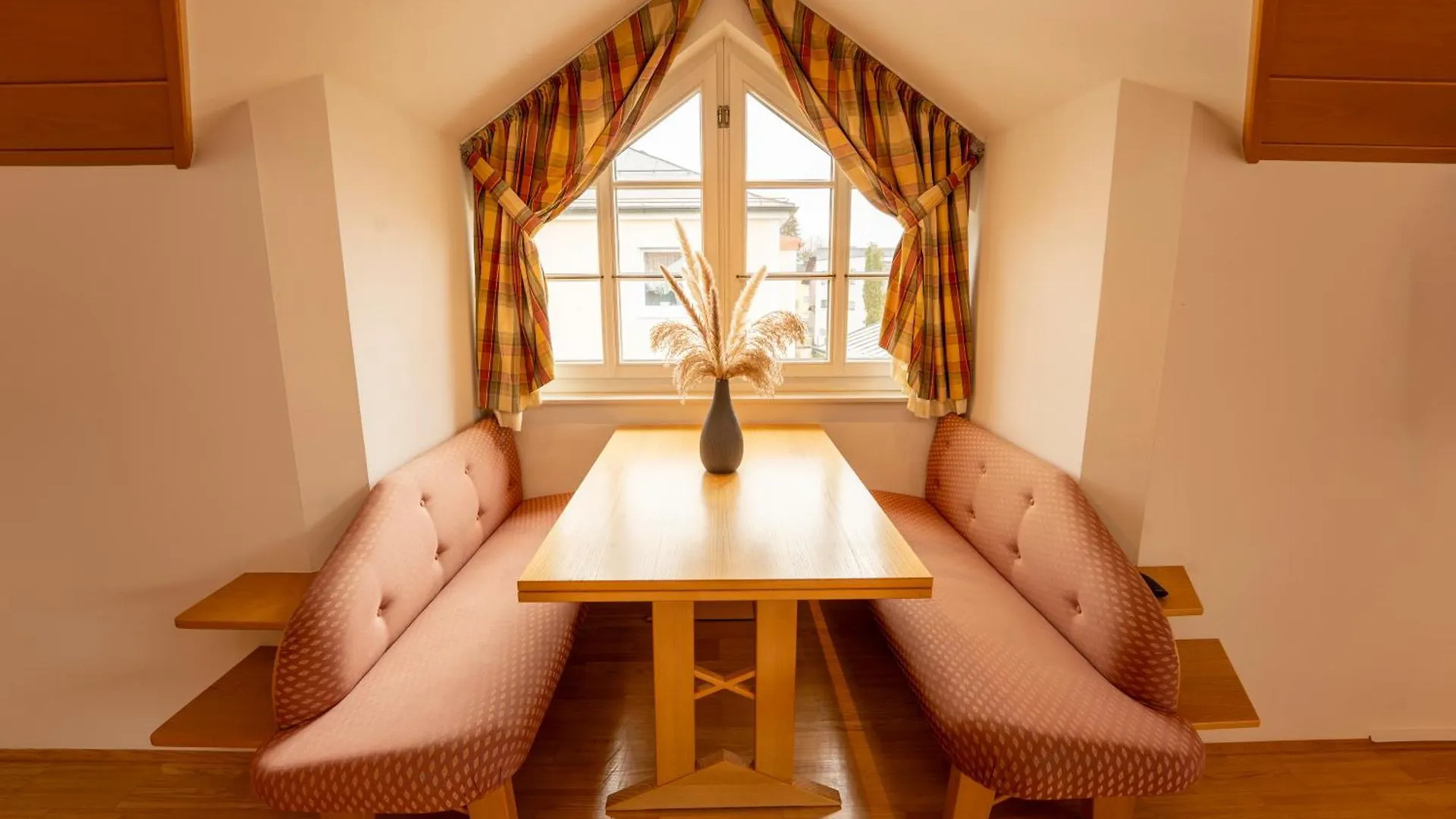 Holiday Apartments By Das Gruene Hotel Zur Post - 100 % Bio & Villa Ceconi Salisburgo 0*,