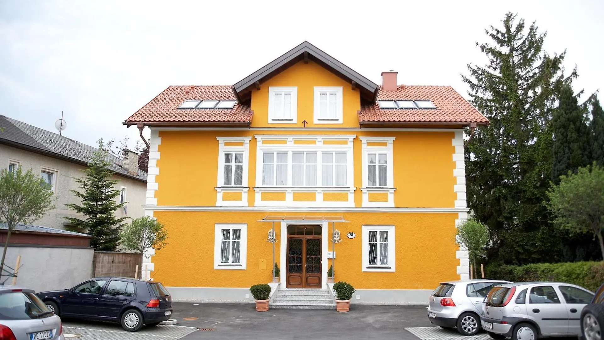 Holiday Apartments By Das Gruene Hotel Zur Post - 100 % Bio & Villa Ceconi Salisburgo