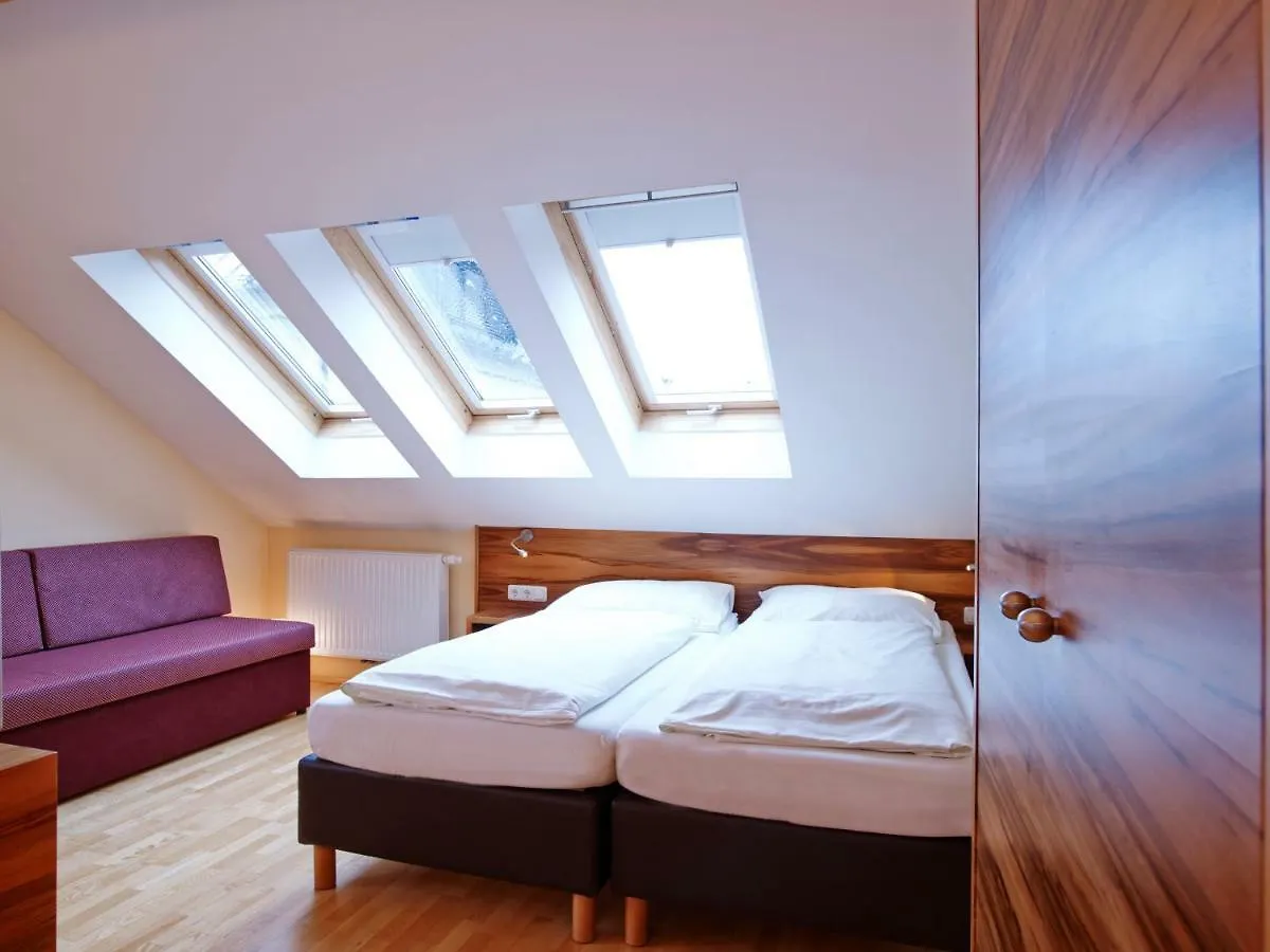 Holiday Apartments By Das Gruene Hotel Zur Post - 100 % Bio & Villa Ceconi Salisburgo 0*,  Austria