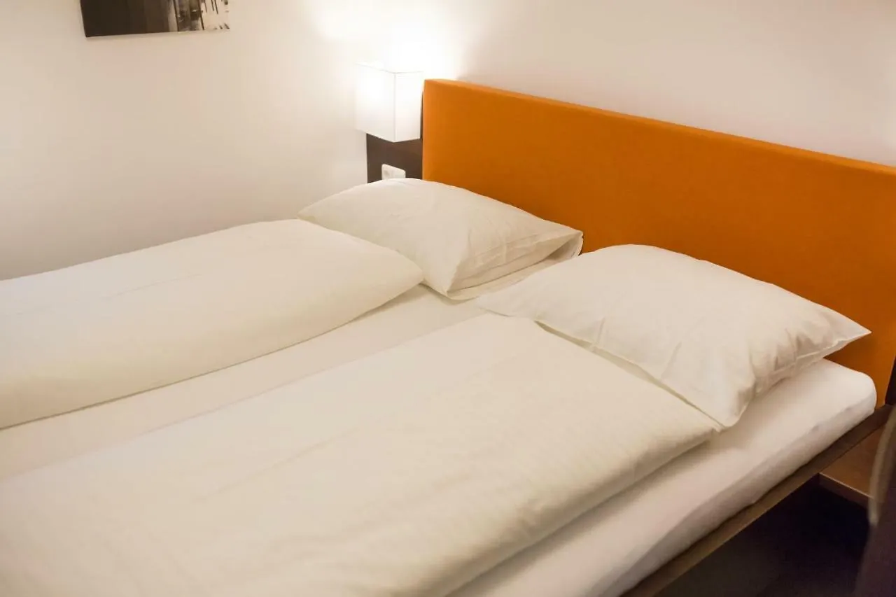 Holiday Apartments By Das Gruene Hotel Zur Post - 100 % Bio & Villa Ceconi Salisburgo