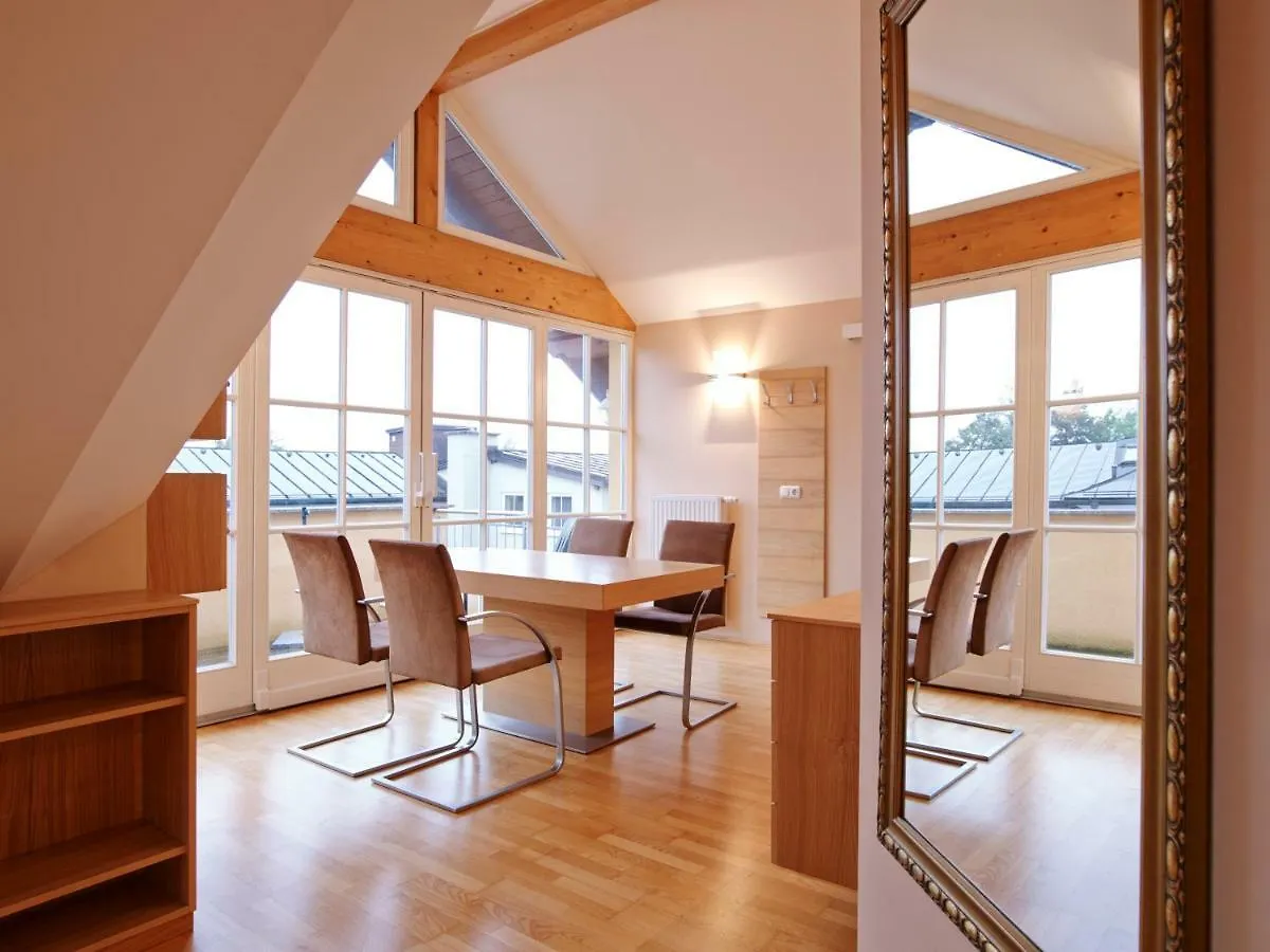 Holiday Apartments By Das Gruene Hotel Zur Post - 100 % Bio & Villa Ceconi Salisburgo 0*,  Austria
