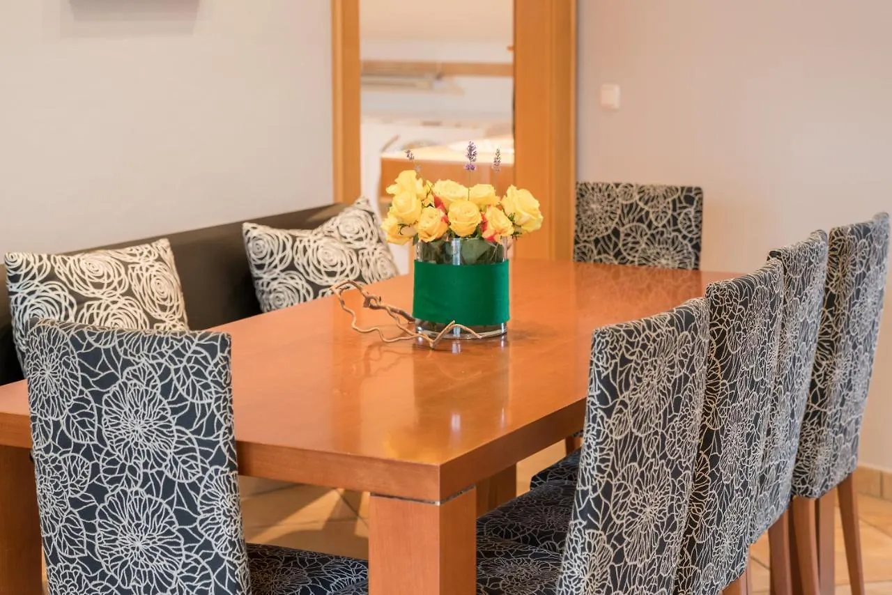 Holiday Apartments By Das Gruene Hotel Zur Post - 100 % Bio & Villa Ceconi Salzburg
