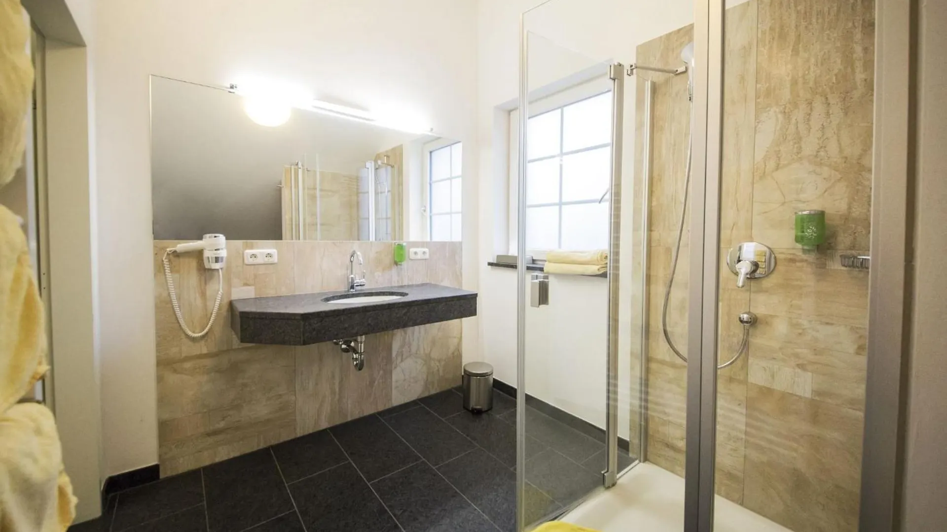 Holiday Apartments By Das Gruene Hotel Zur Post - 100 % Bio & Villa Ceconi Salzburg