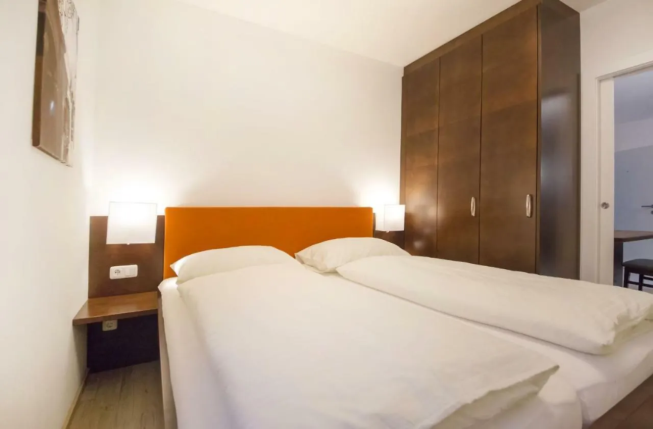 Holiday Apartments By Das Gruene Hotel Zur Post - 100 % Bio & Villa Ceconi سالزبورغ 0*,